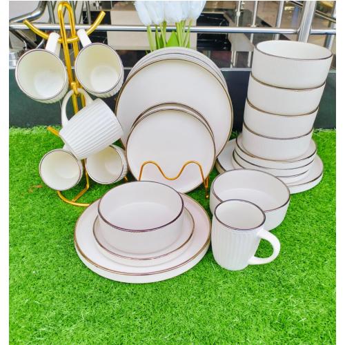 Elegant 24 Piece Gold-Rimmed Ceramic Dinnerset.