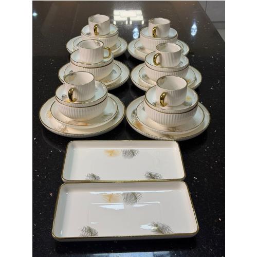 Elegant 32-Piece White and Gold European Porcelain Dinnerset- Luxury Ribbed Ceramic with Palm Leaf Motif.
